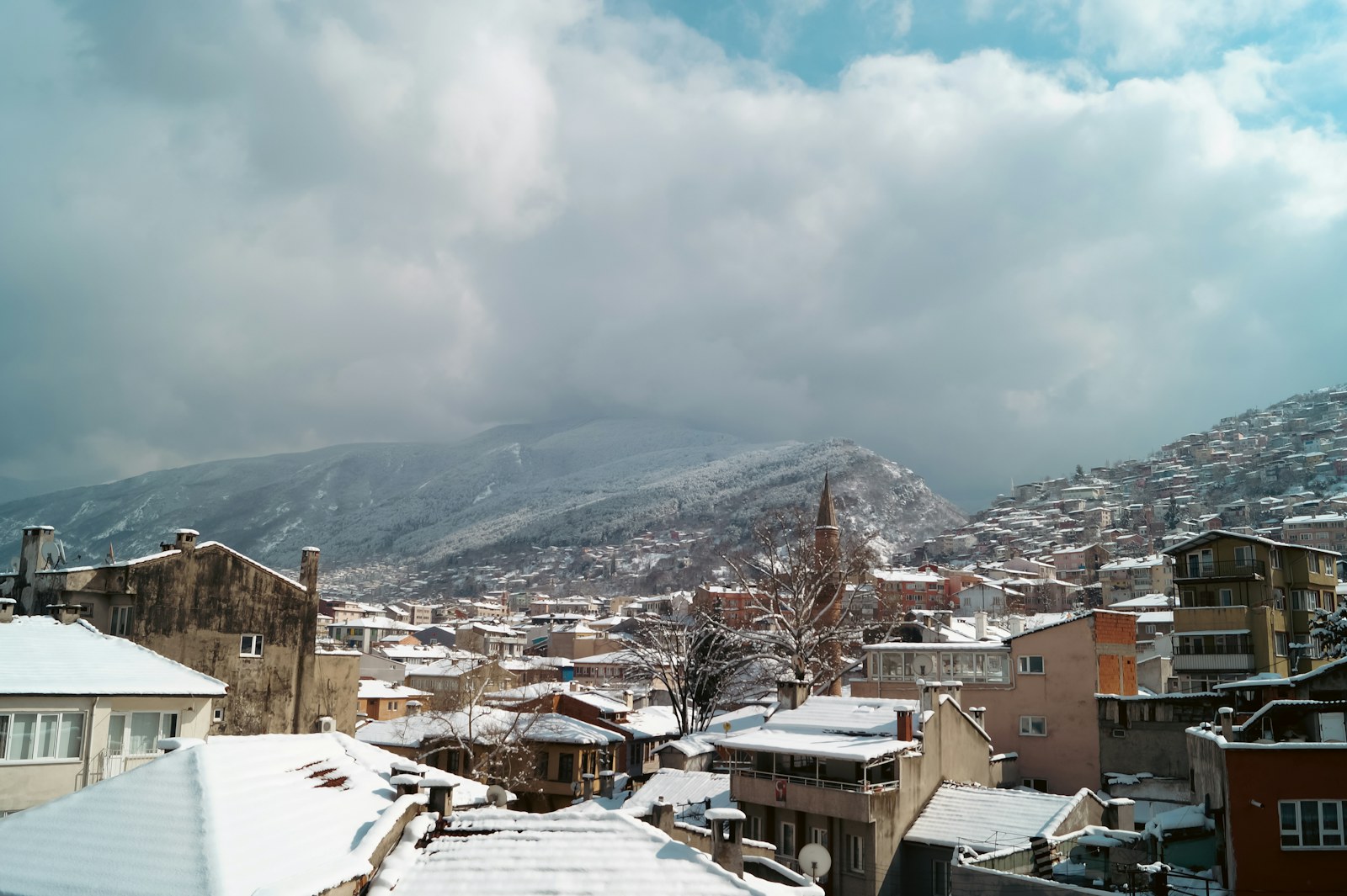 Uludağ eteklerinde Bursa kent görünümü