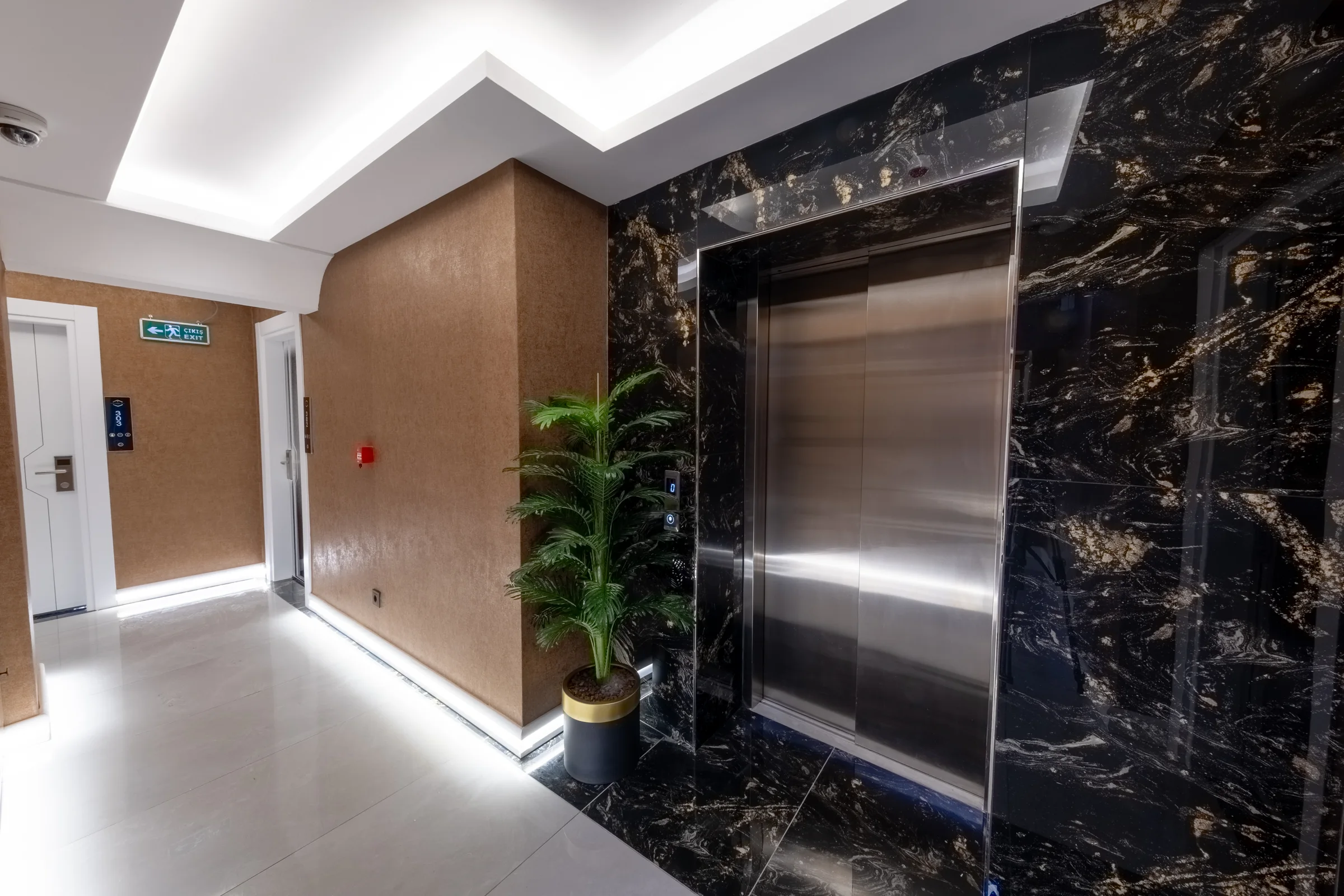 Bursa Konak Hotel ara holü ve asansör alanı
